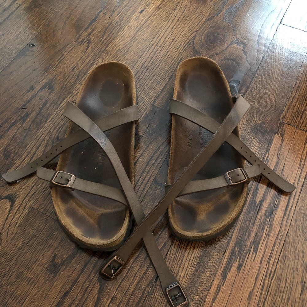 Birkenstock Daloa Brown Leather Womens Sandals in size 8